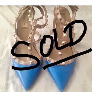 Sold! 🎊🍾🎉Valentino